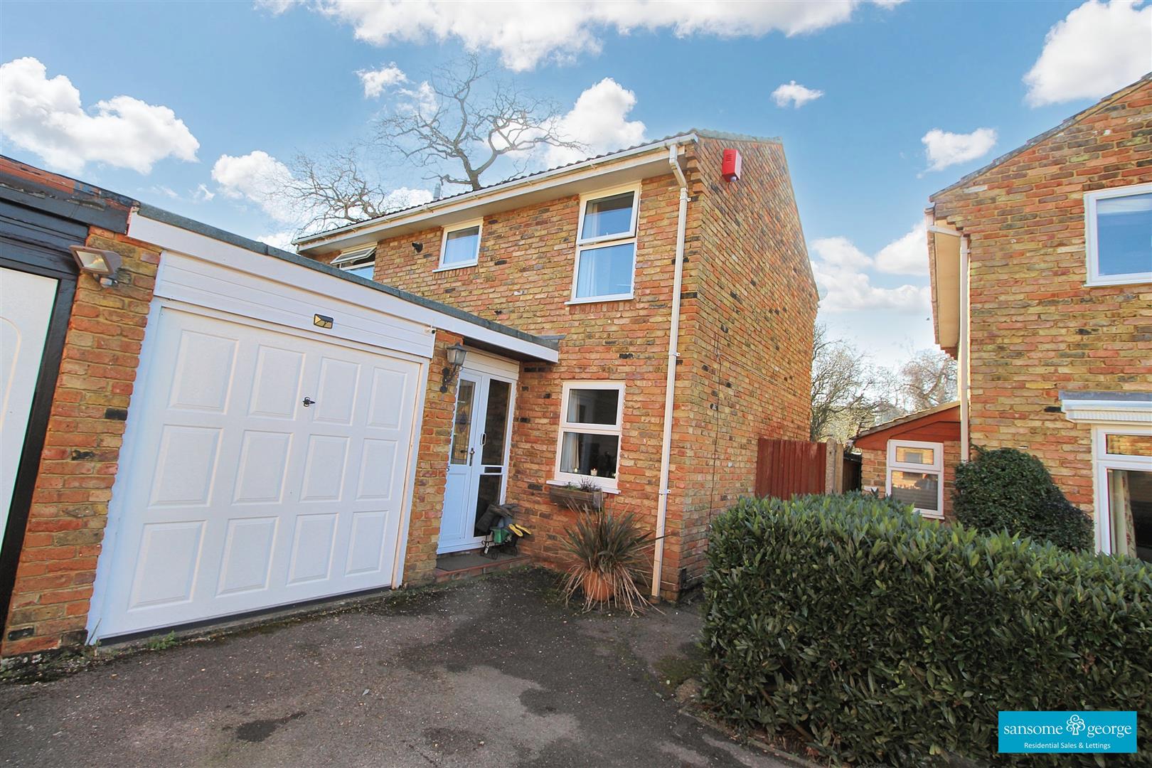 3 bed property in Cranmer Close, Reading